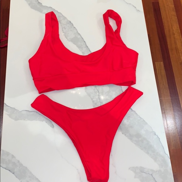 Red bikini - Picture 2 of 3